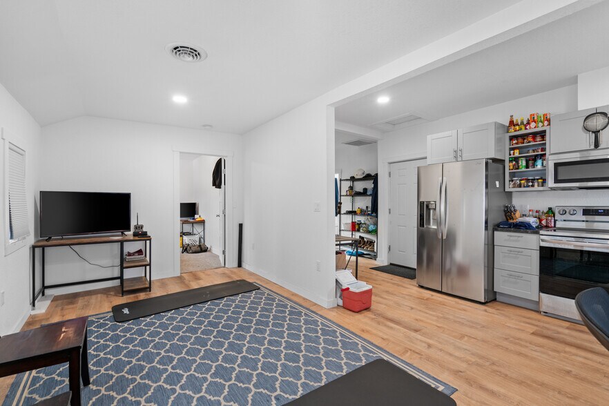 More Photos Of 105 Arcade, Lexington Apartments For Sale