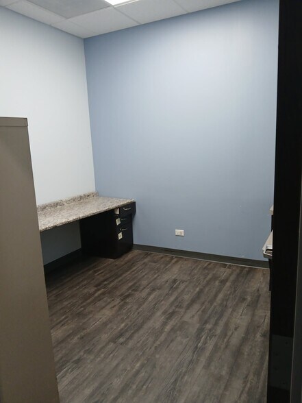 More Photos Of 4130 N Broadway St, Chicago Storefront For Lease