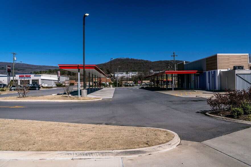 More Photos Of 1968 W Main St, Salem Fast Food For Lease