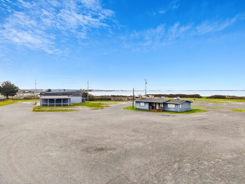 More Photos Of 4051-4061 N Highway 101, Eureka Warehouse For Sale