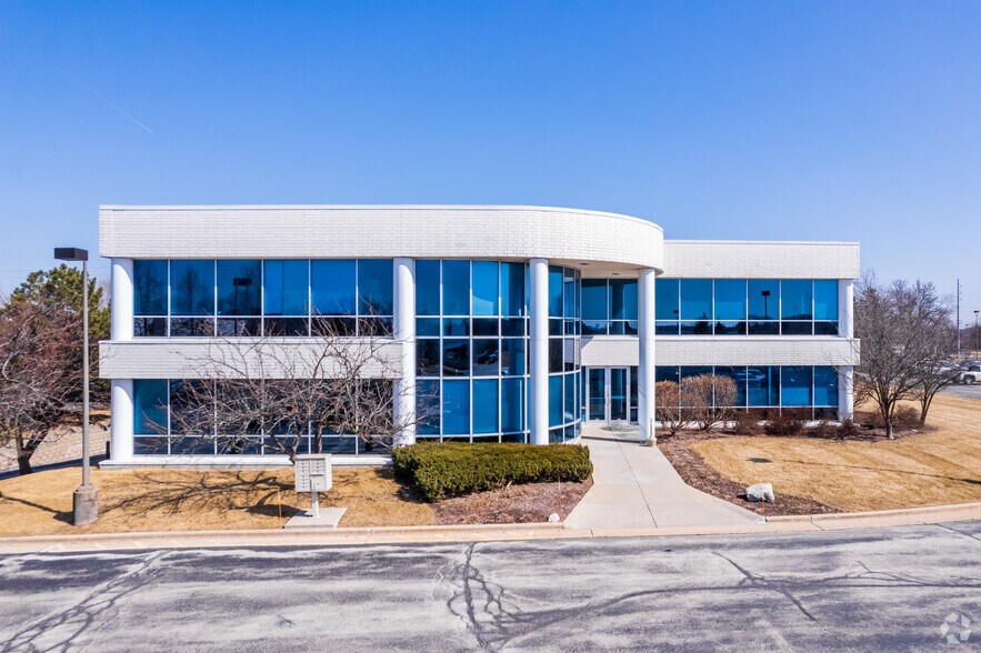 More Photos Of N28W23050 Roundy Dr, Pewaukee Office For Sale