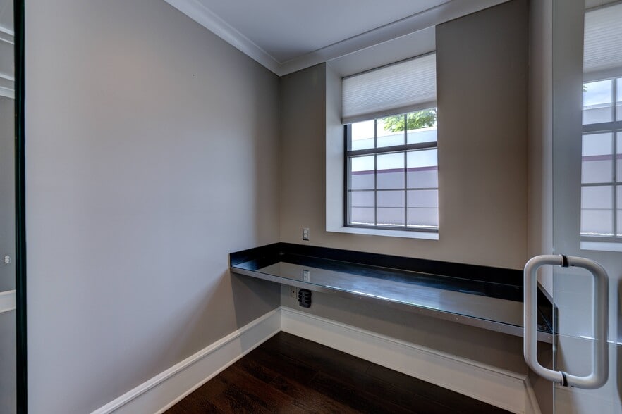More Photos Of 1608 Taylor St, Columbia Freestanding For Lease