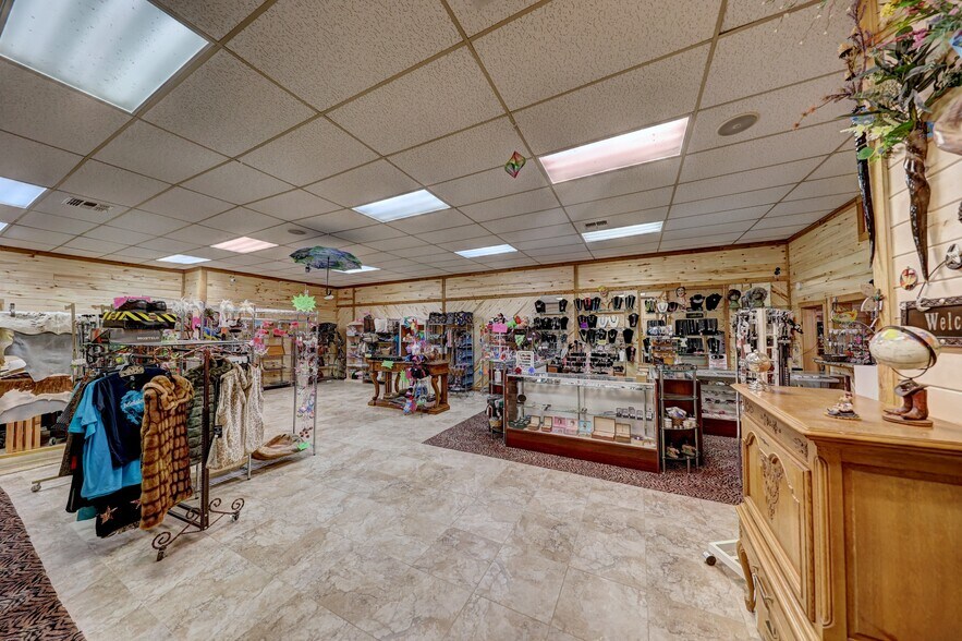 More Photos Of 105 N 11th St, Junction General Retail For Sale