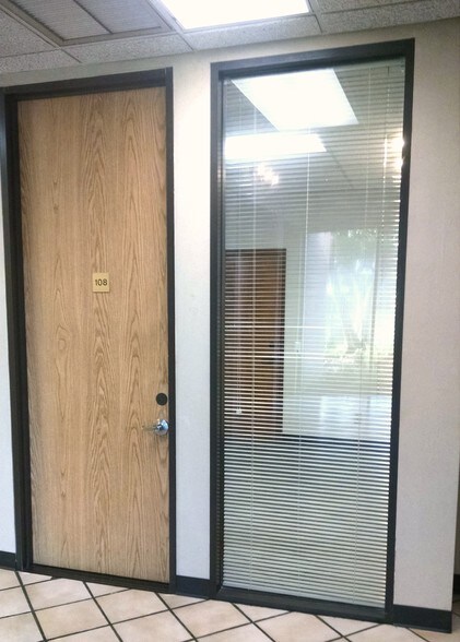 More Photos Of 6701 Pinemont Dr, Houston Office For Lease