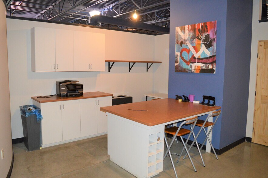 More Photos Of 150 Chippewa Rd, Sherwood Park Flex For Sale