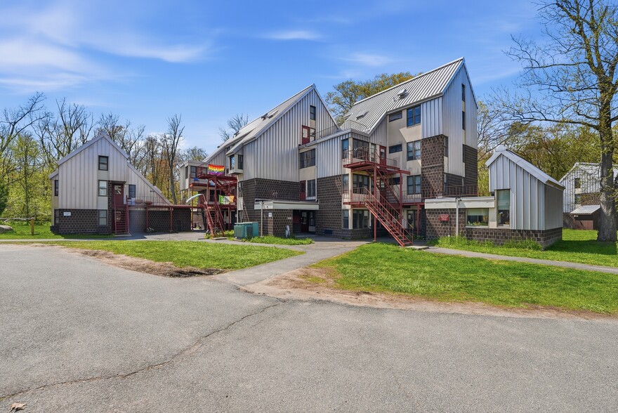More Photos Of 893 West St, Amherst Schools For Sale
