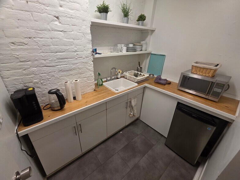 More Photos Of 24 Mercer St, Toronto Loft Creative Space For Lease