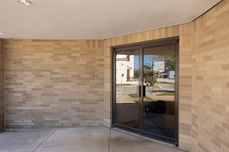 More Photos Of 703 Commerce St, Refugio Office For Sale