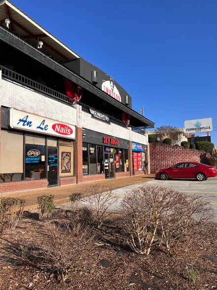 More Photos Of 7010 Lee Hwy, Chattanooga Storefront Retail Office For Sale