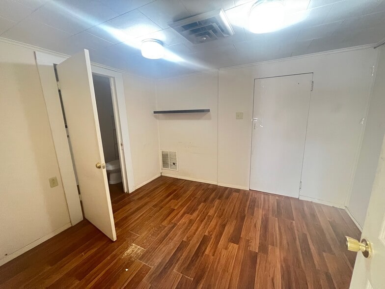 More Photos Of 108 S 4th St, Martins Ferry Storefront Retail Office For Lease