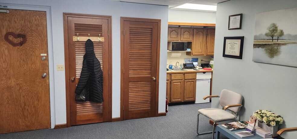 More Photos Of 2 Pomperaug Office Park, Southbury Office For Sale