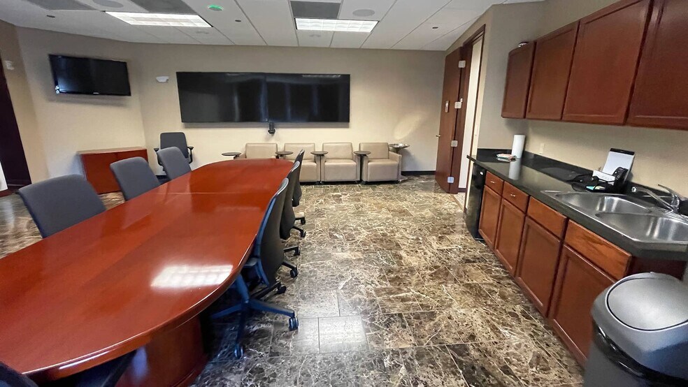 More Photos Of 205 E University Ave, Georgetown Office For Lease