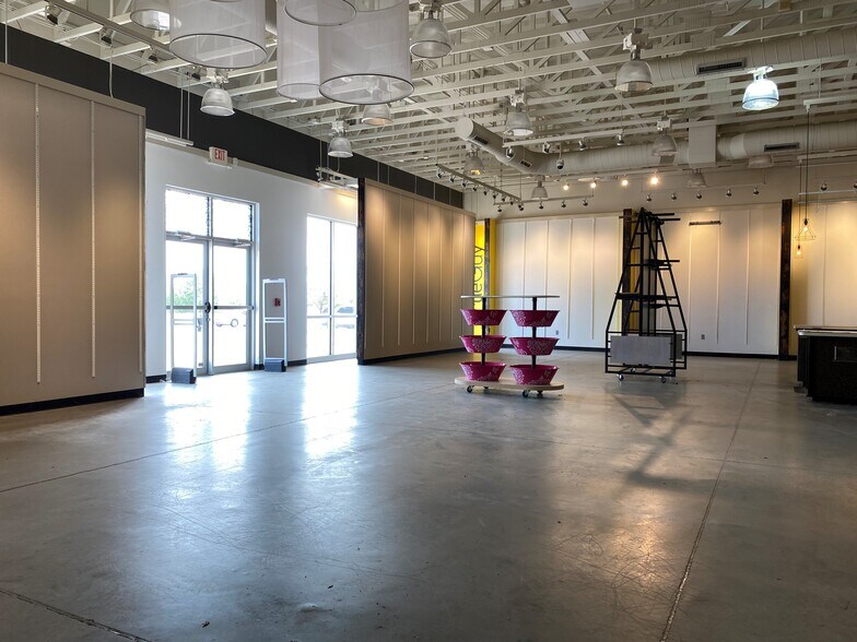 More Photos Of 2207 S Mentzer St, Mitchell General Retail For Lease