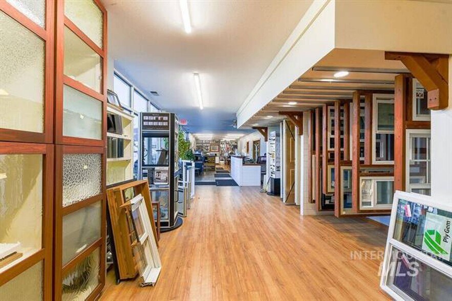 More Photos Of 603 & 621 N Main St, Moscow Distribution For Sale