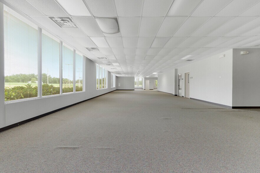 More Photos Of 8645 E Backwater Rd, North Webster Showroom For Lease