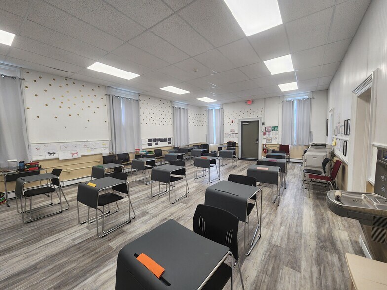 More Photos Of 4408 Albany Post Rd, Hyde Park Specialty For Sale