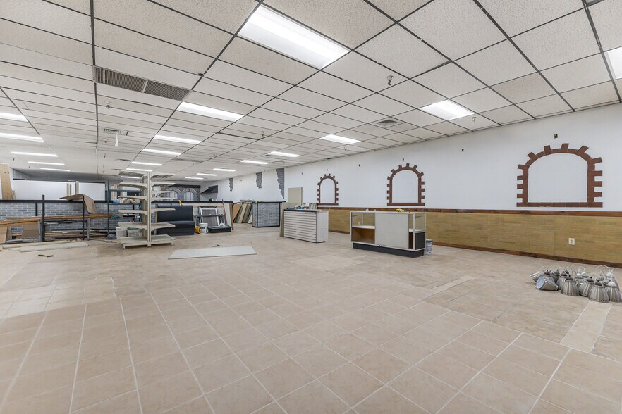 More Photos Of 128 W 8th St, Monroe General Retail For Sale