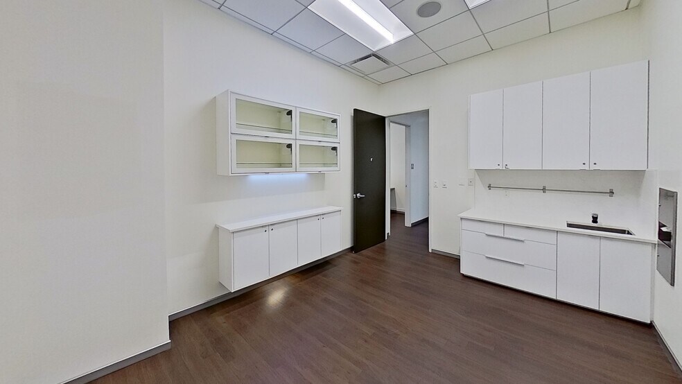 More Photos Of 520 Deep Valley Dr, Rolling Hills Estates Hospital For Lease