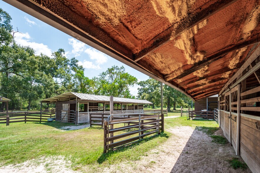 More Photos Of 16410 FM 1485 Rd, Conroe Veterinarian Kennel For Sale