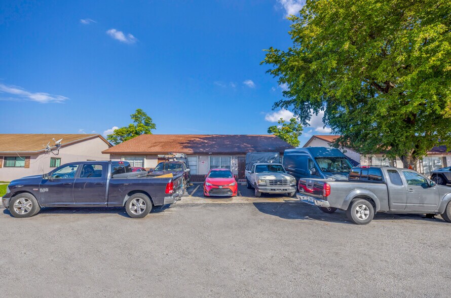 More Photos Of 1471 NW 22nd St, Fort Lauderdale Multifamily For Sale