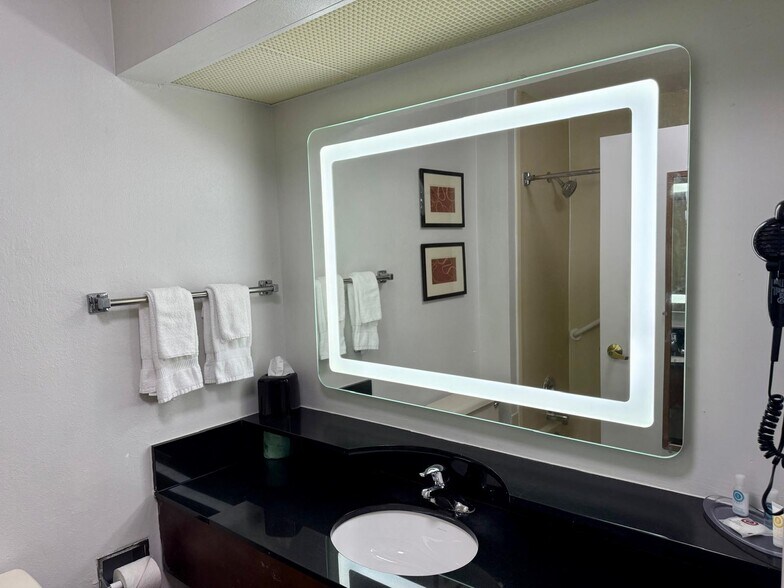 More Photos Of 2621 N Columbia St, Milledgeville Hotel For Sale
