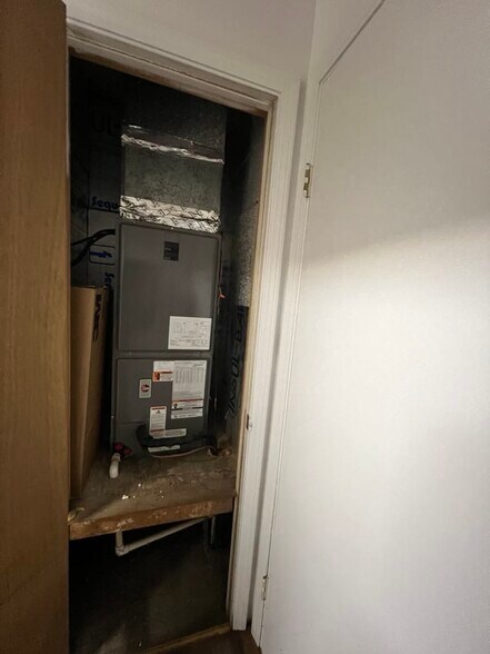 More Photos Of 601 E Schley St, Vian Office For Sale