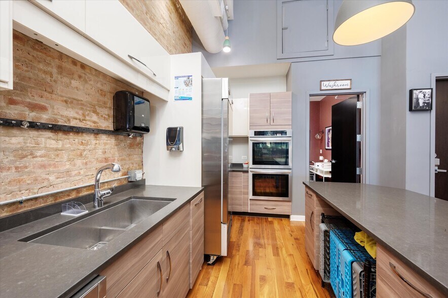 More Photos Of 7322 Madison Ave, Forest Park Storefront Retail Residential For Sale