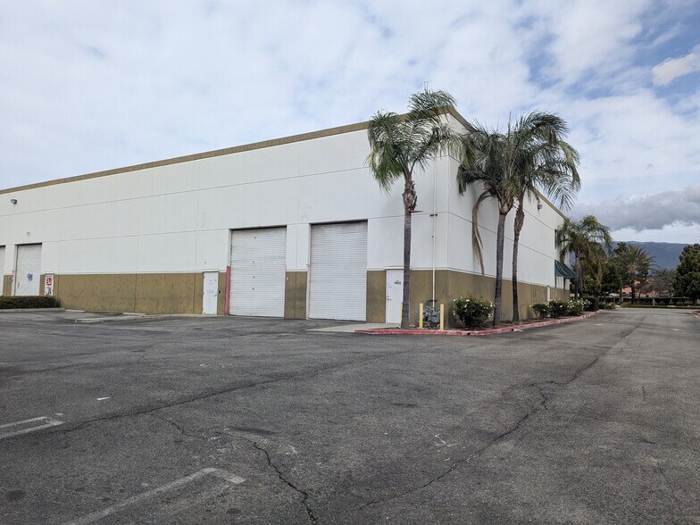 More Photos Of 14189 Foothill Blvd, Fontana Showroom For Lease