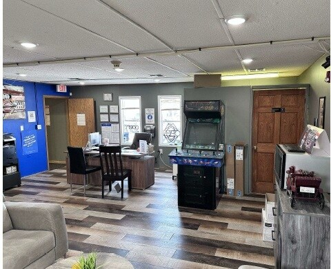 More Photos Of 2195 Navarre Ave, Oregon Auto Dealership For Lease