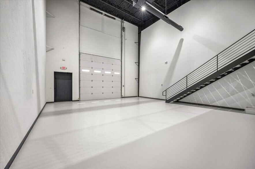 More Photos Of 1229 NW 122nd St, Oklahoma City Light Manufacturing For Lease