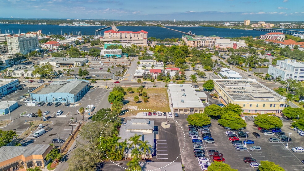 More Photos Of 525 8th St W, Bradenton Office For Sale