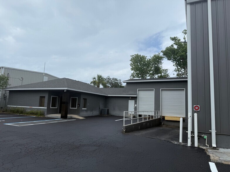 More Photos Of 711 Commercial Dr, Daytona Beach Manufacturing For Lease