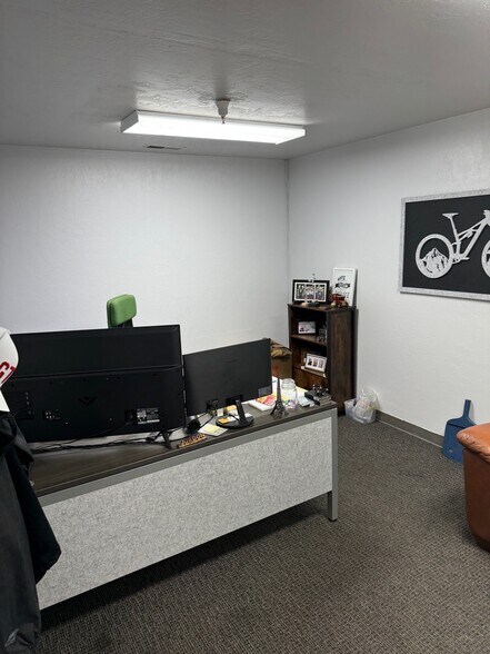 More Photos Of 2340-2386 S Redwood Rd, Salt Lake City Light Manufacturing For Lease