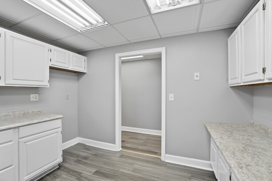 More Photos Of 4753-4759 Cornell Rd, Blue Ash Medical For Sale