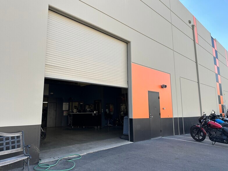 More Photos Of 21130 Centre Pointe Pky, Santa Clarita Warehouse For Lease