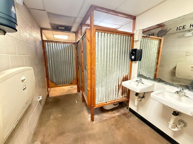 More Photos Of 2216 Gulf Fwy, La Marque Restaurant For Sale