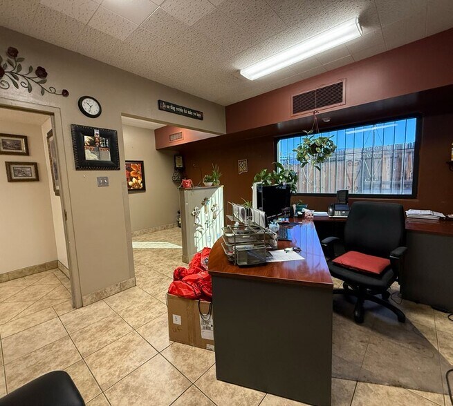 More Photos Of 8010 Mountain Rd NE, Albuquerque Medical For Lease