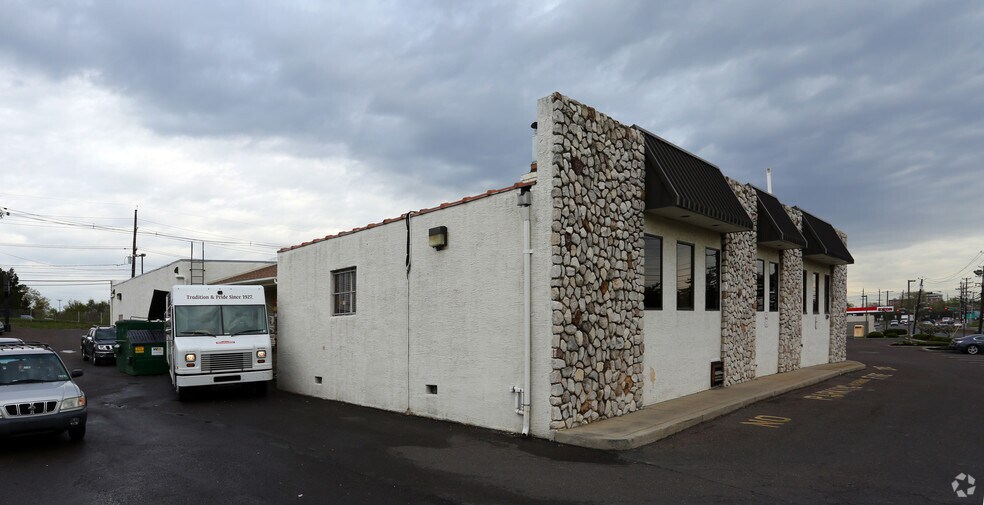 More Photos Of 7377 N Crescent Blvd, Pennsauken General Retail For Lease
