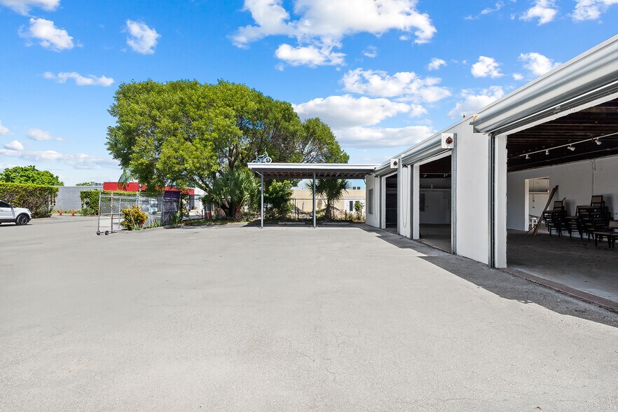 More Photos Of 810 NE 4th Ave, Fort Lauderdale Storefront Retail Office For Lease