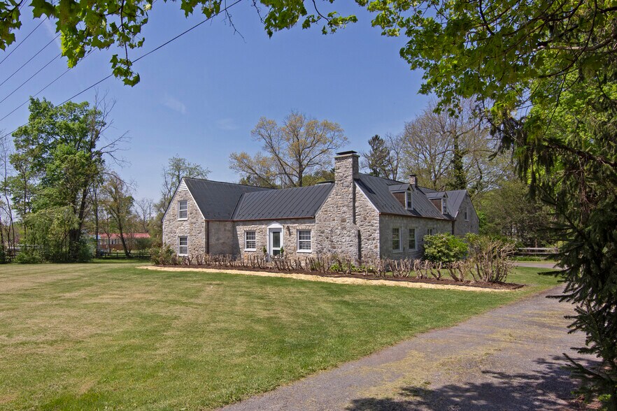 More Photos Of 8789 Seneca Trail South, Ronceverte Office For Sale