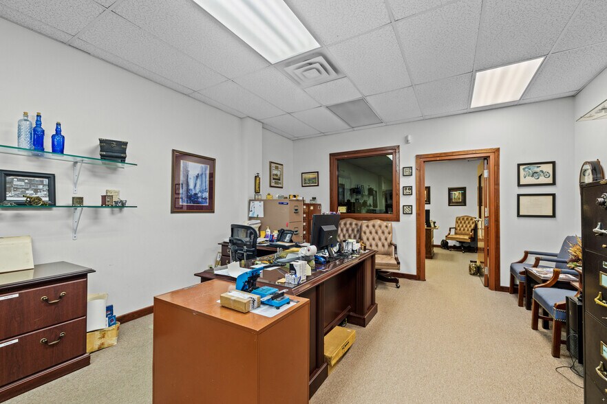 More Photos Of 622 N Central St, Knoxville General Retail For Sale