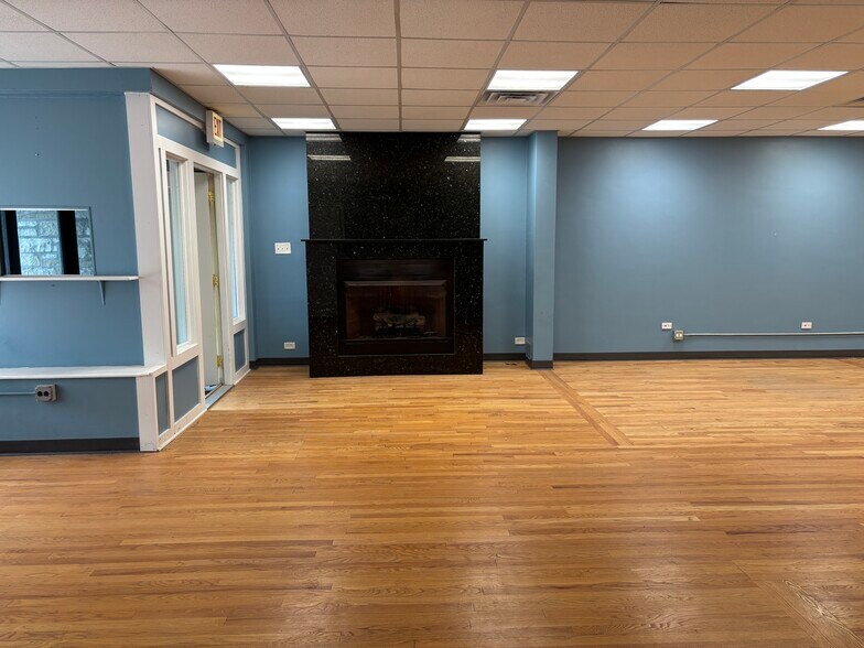 More Photos Of 4210 W Irving Park Rd, Chicago General Retail For Lease