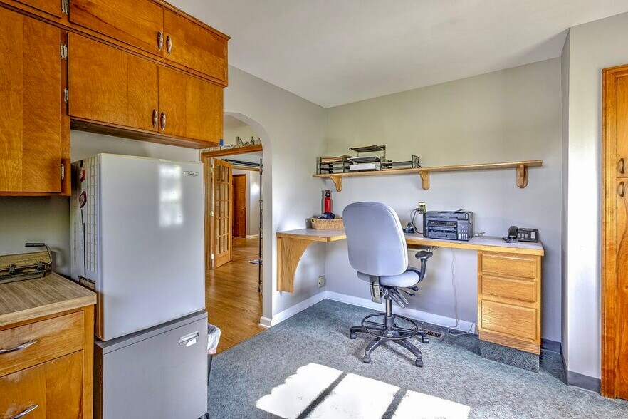 More Photos Of 719 Coshocton Ave, Mount Vernon Office For Sale