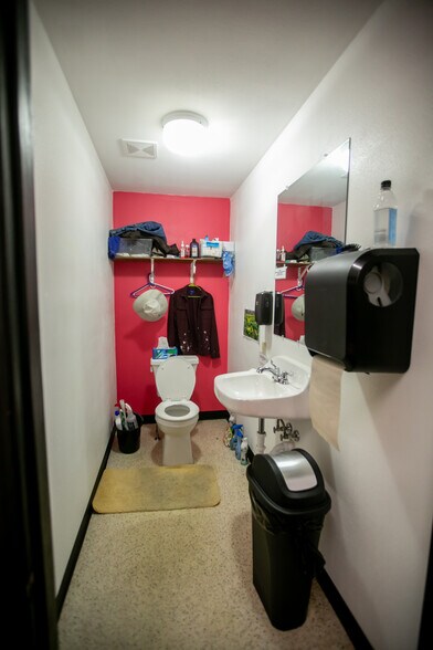 More Photos Of 201 N Main St, Elkader Flex For Sale