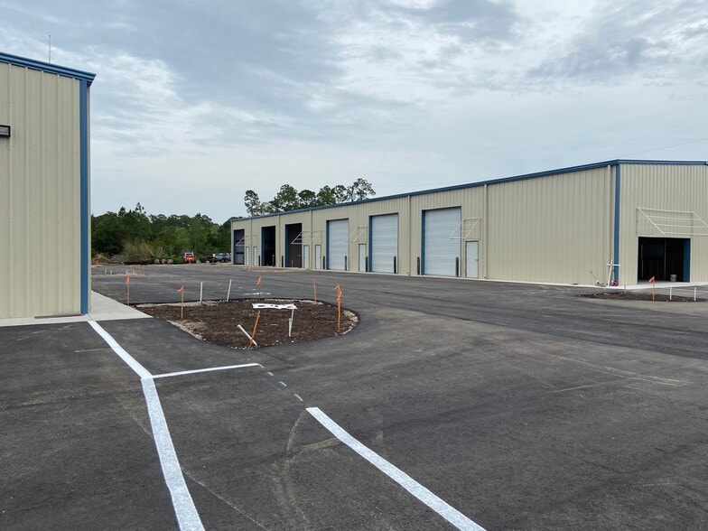 More Photos Of 125 Dobbs Business Cir, Saint Augustine Warehouse For Lease