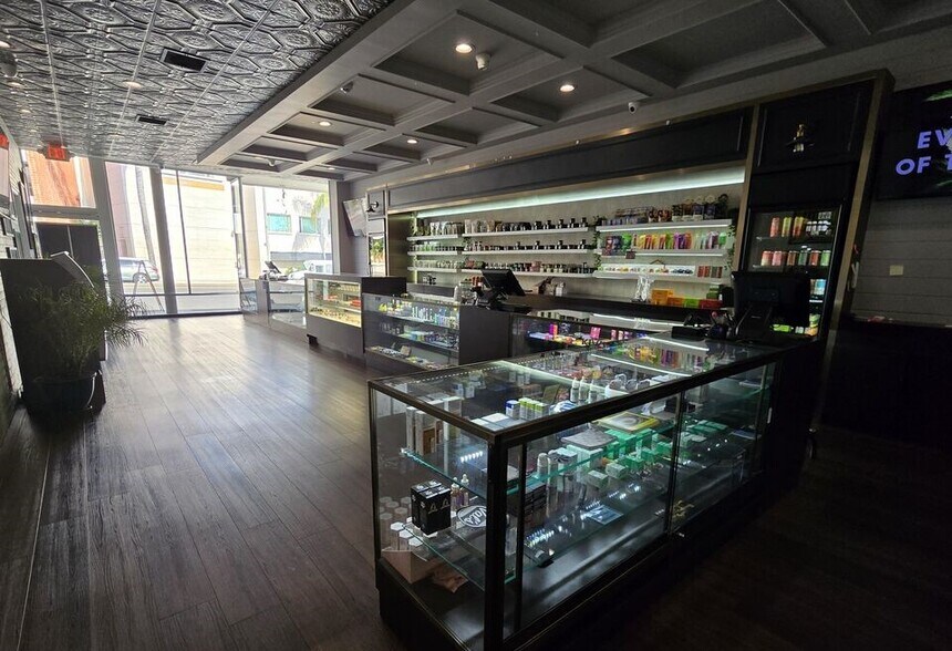 More Photos Of 14000 Ventura Blvd, Sherman Oaks Freestanding For Sale