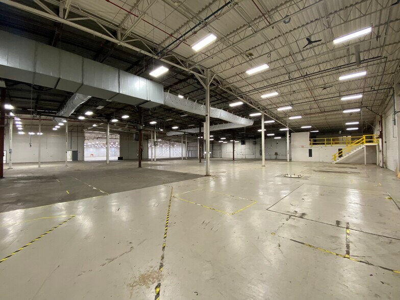 More Photos Of 701 Maple St, Peshtigo Warehouse For Lease