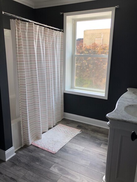 More Photos Of 103 N College Ave, Newton General Retail For Lease