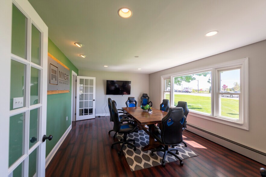 More Photos Of 102 N Park Dr, Columbia City Office For Sale