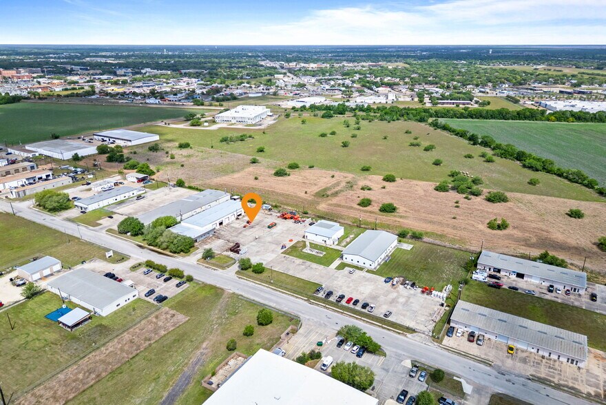 More Photos Of 3806 E Rio Grande St, Victoria Warehouse For Sale